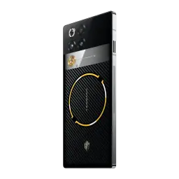 Nubia RedMagic 11 Pro 5G Golden Saga con trasera negra texturizada, anillo amarillo central, módulo de triple cámara y detalles dorados futuristas