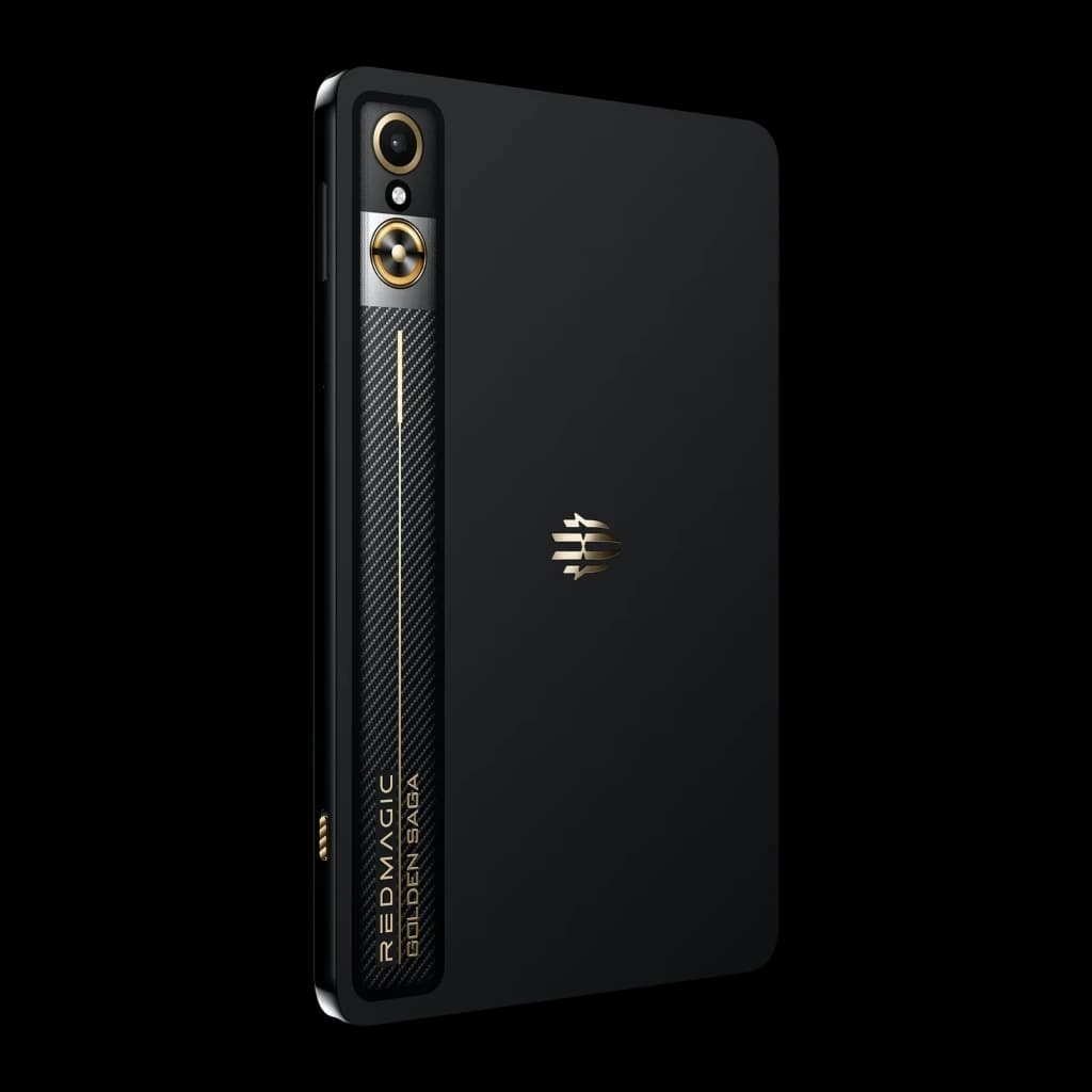 Nubia RedMagic Astra Golden Saga noir mat, accents dorés, module double caméra vertical, logo central doré, bande carbone latérale au design gaming