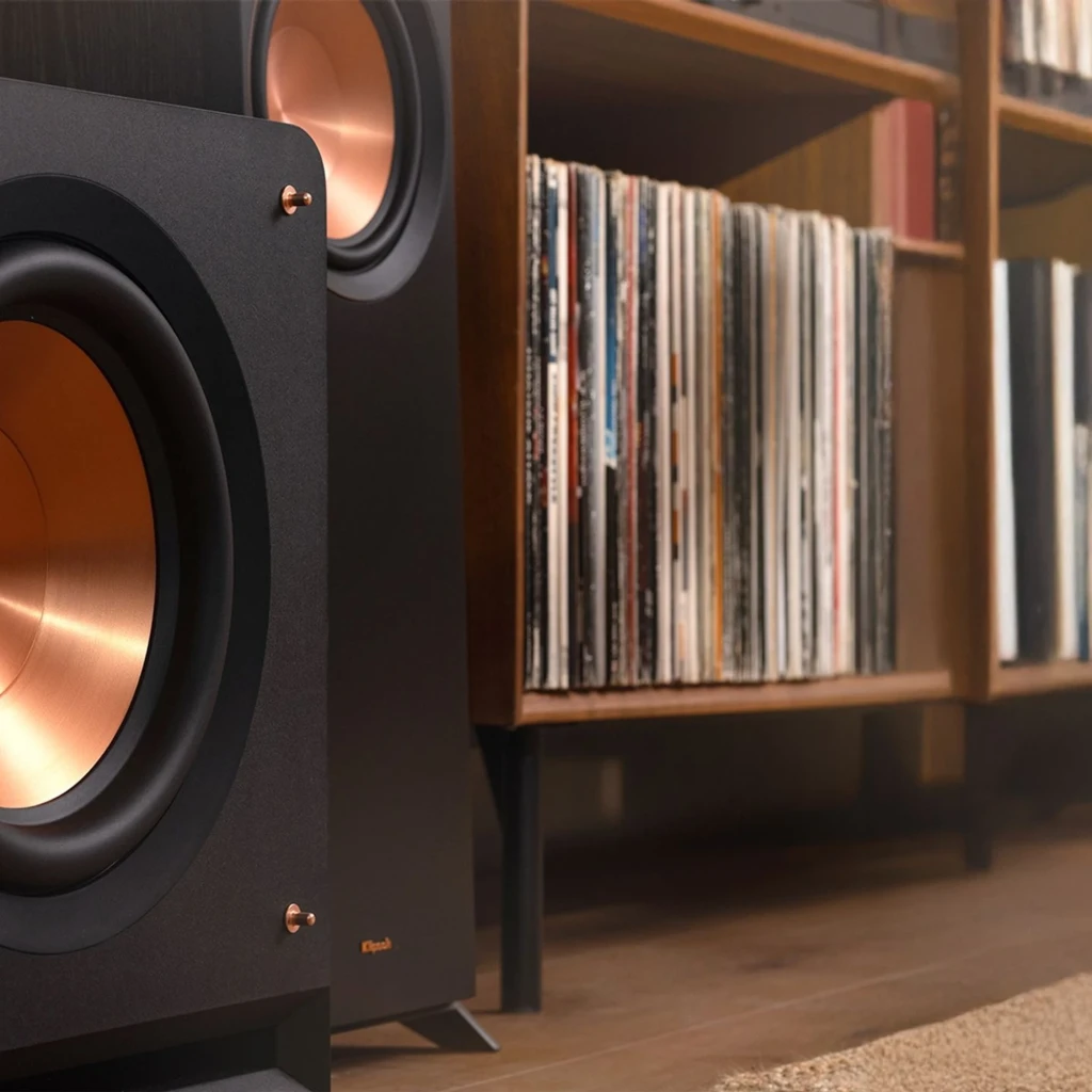 Klipsch RP-1000SW Subwoofer 300 W RMS con driver frontal cobre de gran tamaño, gabinete negro mate y puerto frontal para graves profundos y potentes - Ítem5