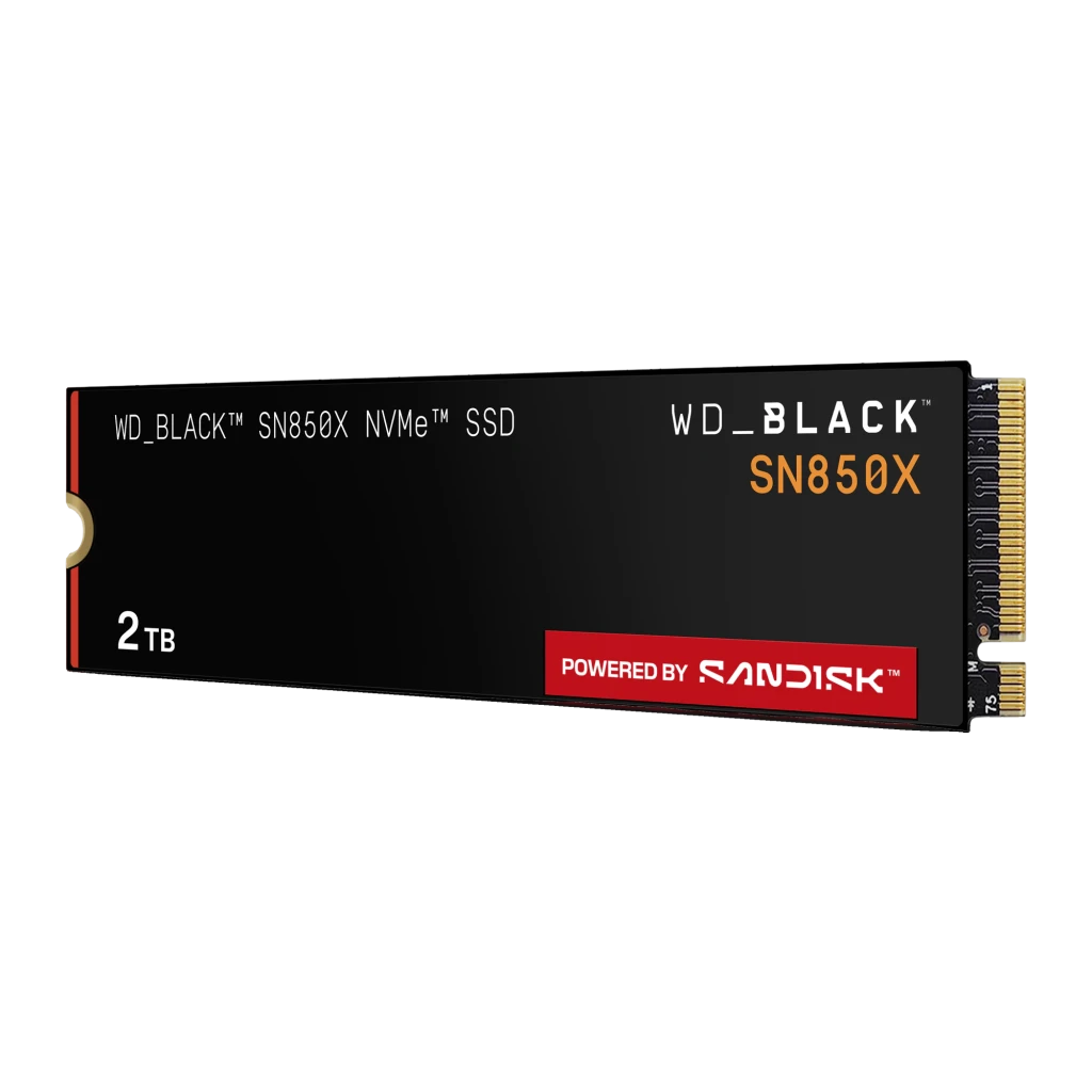SSD WD_BLACK SN850X 2 To NVMe PCIe 4.0 M.2 2280, détail: vue en angle avec étiquette 2 To, logo SN850X et connecteur doré