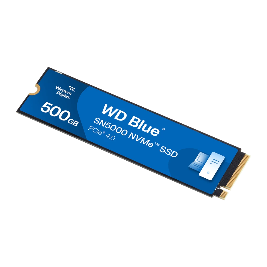 SSD WD Blue SN5000 500GB PCIe 4.0 M.2 2280, detalle: vista en perspectiva de la etiqueta azul con conector dorado M.2 visible
