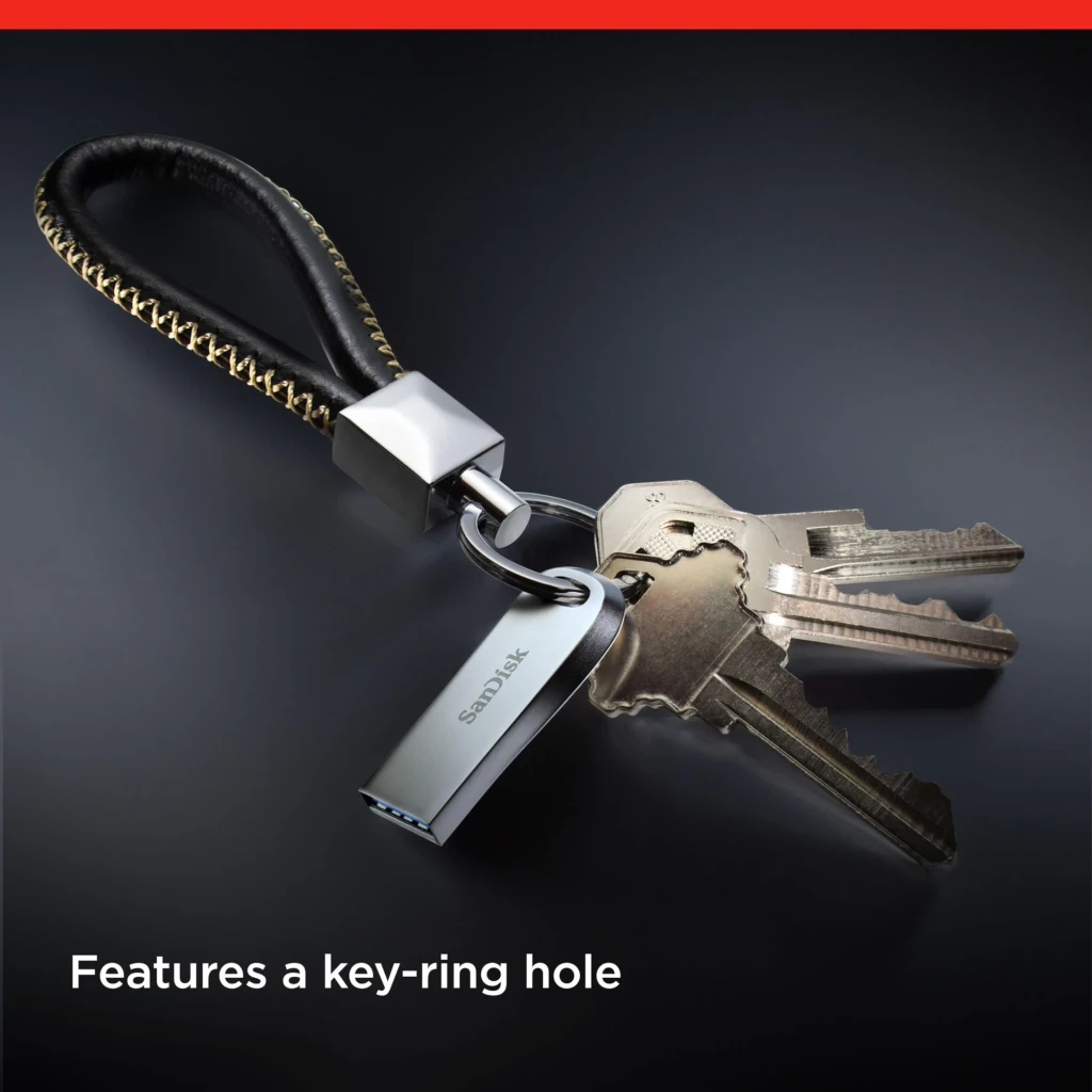 Pendrive SanDisk Ultra Luxe 32GB USB 3.1 metálico plateado, compacto, con orificio para llavero y conector protegido; acabado premium y elegante