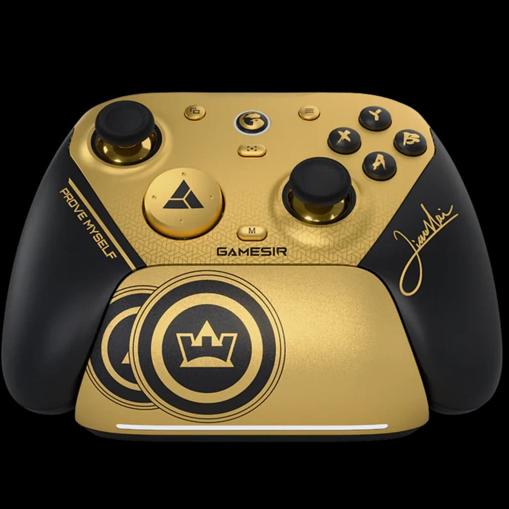 GameSir G7 Pro 8K Champion Edition Mando Inalámbrico PC en dorado y negro, botones ABXY, sticks duales, cruceta, firma dorada y patrón de coronas