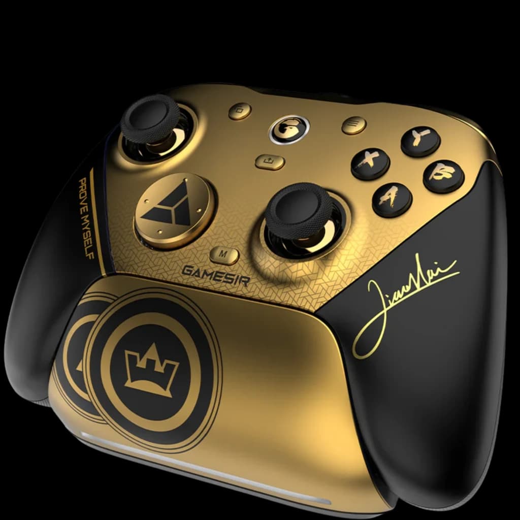 GameSir G7 Pro 8K Champion Edition Mando Inalámbrico PC en negro y dorado con firma, doble joystick, cruceta, botones ABXY y gatillos ergonómicos