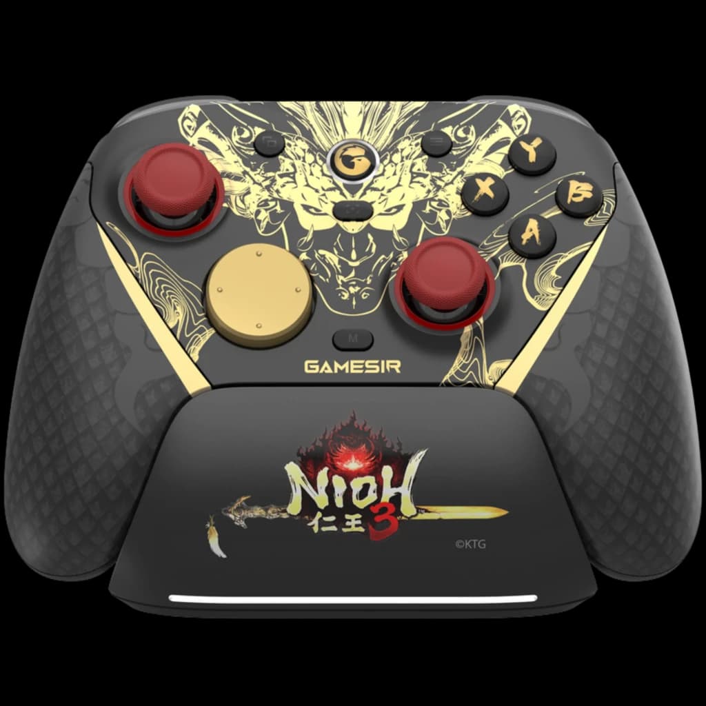 Mando GameSir G7 Pro 8KNioh 3 Edition negro con arte dorado de dragón, sticks rojos, cruceta dorada, botones ABXY negros y base con logo Nioh 3 y espada