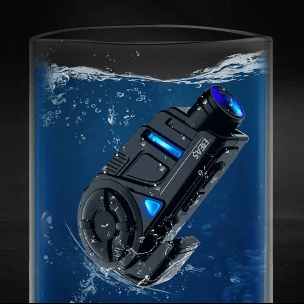 EJEAS K1Pro étanche plongé dans l’eau, boîtier noir robuste, caméra 2K avec lentille bleutée, voyants LED bleus, commandes latérales ergonomiques