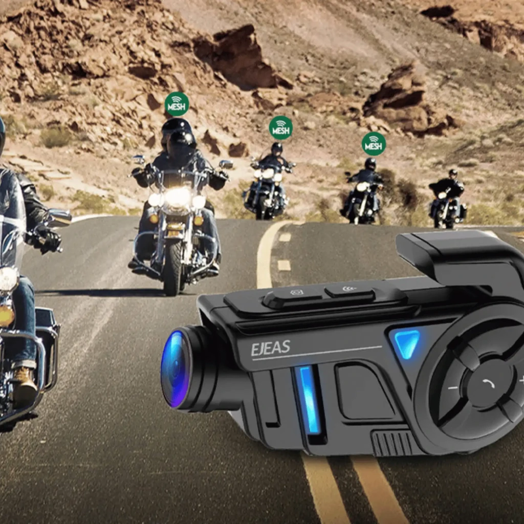 EJEAS K1Pro en negro con cámara 2K frontal, rueda de control lateral, botón +, luz LED azul y clip superior; diseño robusto para casco de moto - Ítem2