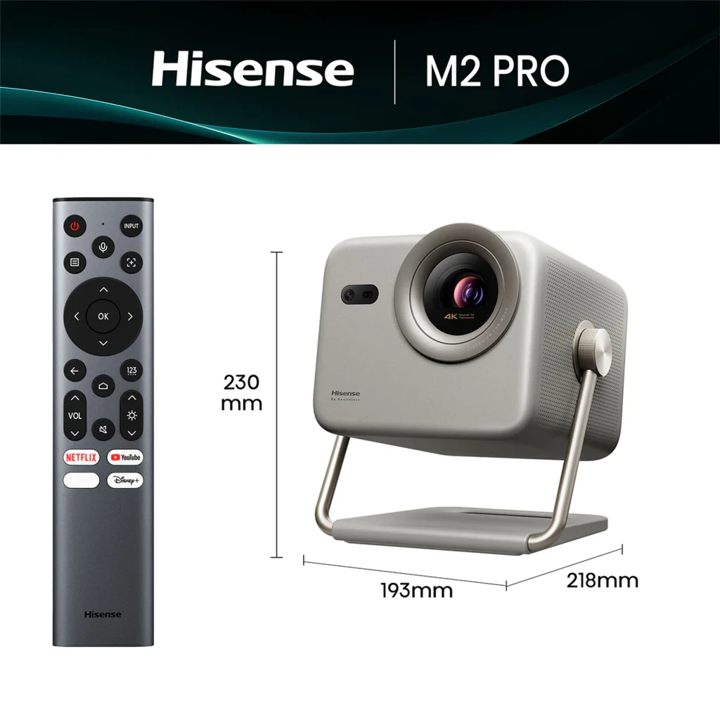 Projecteur compact gris sur support métallique, objectif 4K mis en avant, boîtier perforé pour ventilation, logo Hisense visible, design moderne et premium - Ítem3