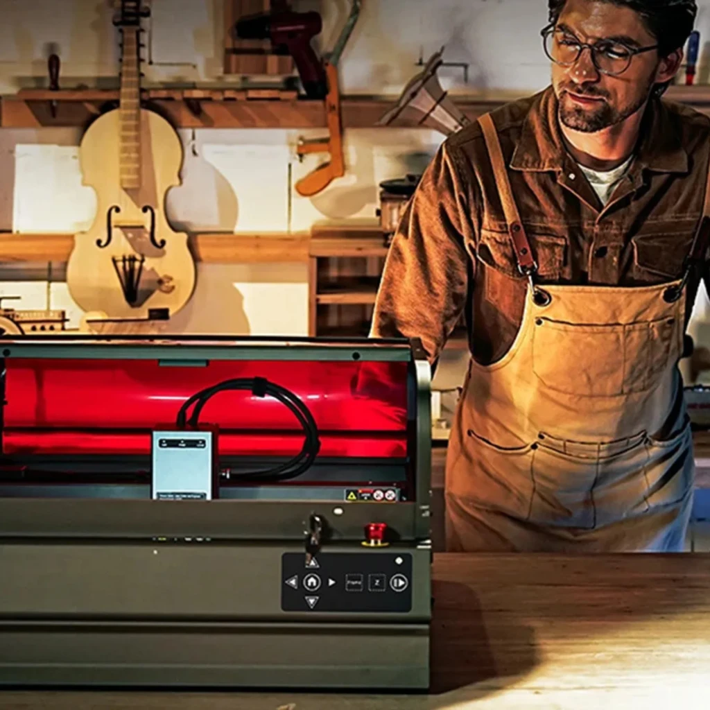 Creality Falcon 2 Pro S Grabadora Láser 40W con cubierta protectora roja, chasis gris y panel frontal con controles y botón de emergencia, área 355 × 390 mm - Ítem5