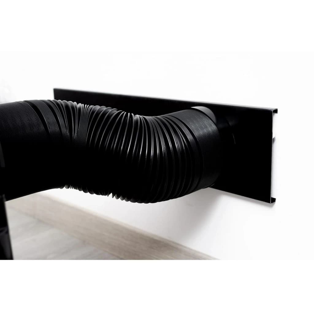 Tuyau d’évacuation noir flexible connecté à une plaque murale noire, finition mate, installation propre et discrète pour climatiseur portable S35PLUS