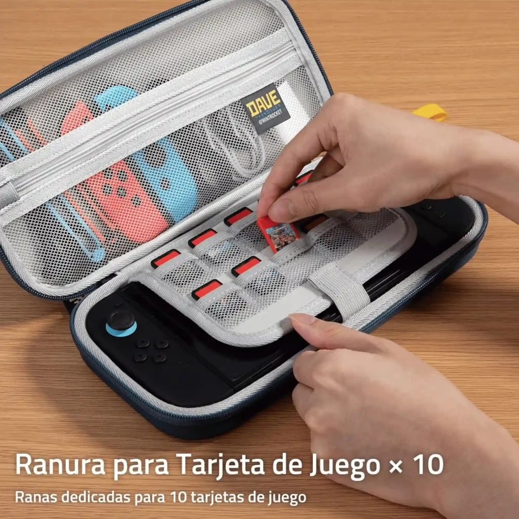 Estuche rígido azul con logo DAVE en amarillo, material EVA, cremallera doble con tiradores metálicos, correa amarilla y capacidad para 10 cartuchos de Switch - Ítem6
