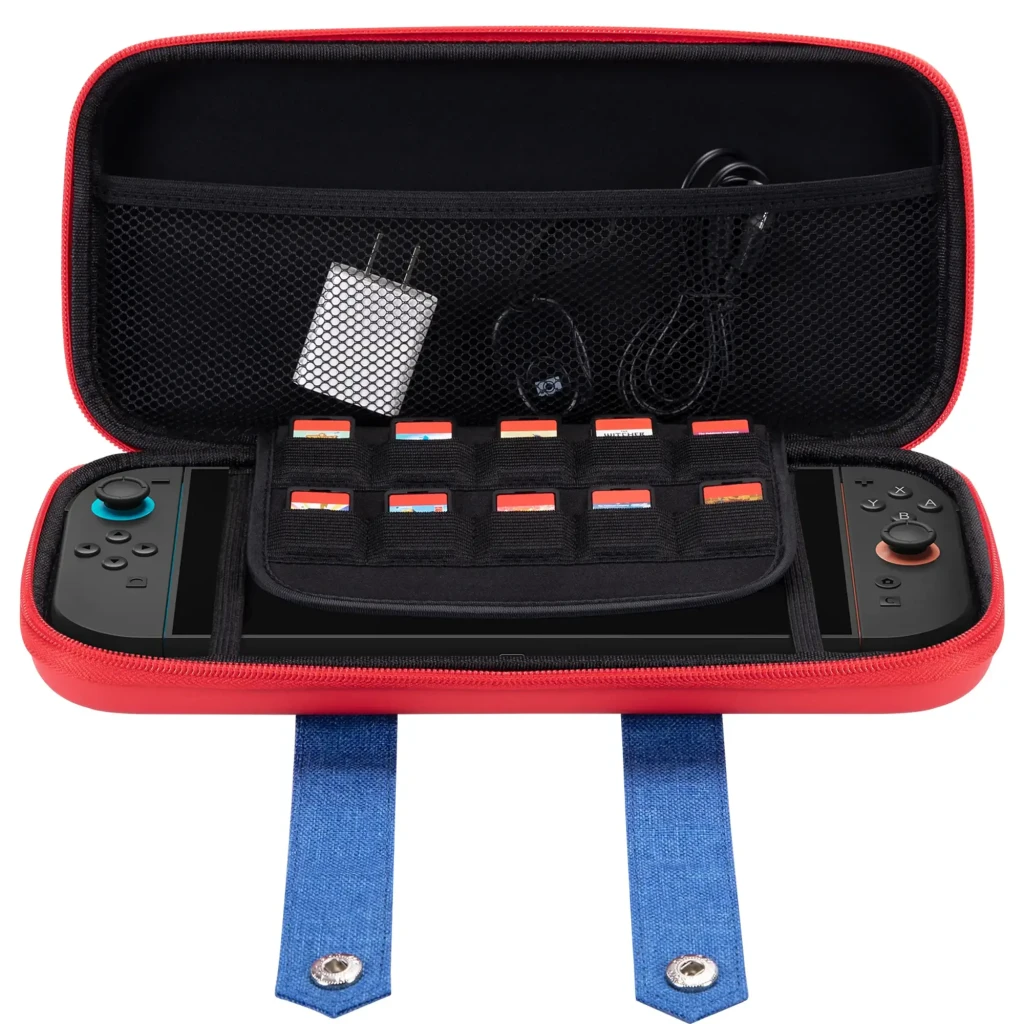 Funda FUNLAB Funcase for Switch 2, carcasa rígida roja con detalles azules tipo peto y dos botones amarillos, cierre con cremallera y diseño compacto - Ítem1
