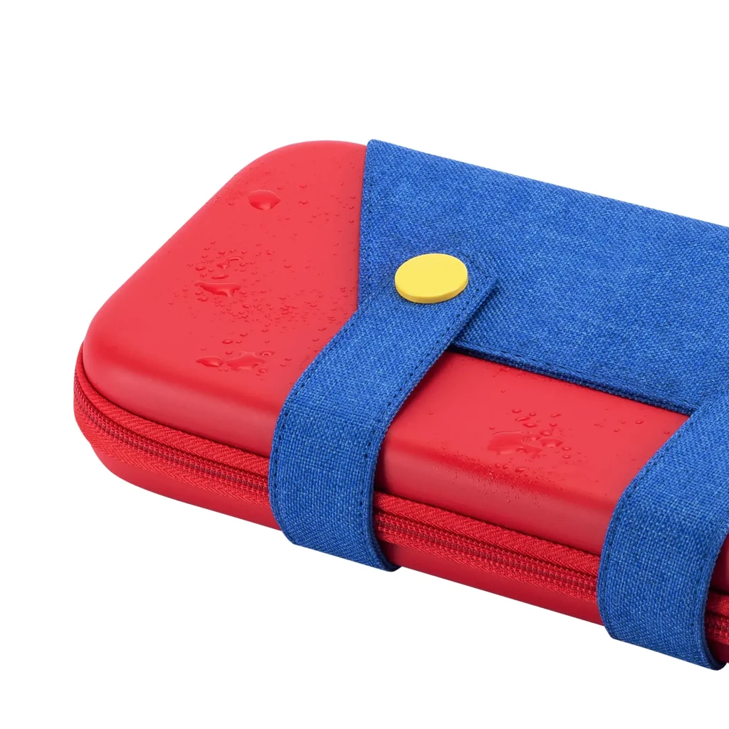 Funda FUNLAB Funcase for Switch 2, carcasa rígida roja con detalles azules tipo peto y dos botones amarillos, cierre con cremallera y diseño compacto - Ítem4
