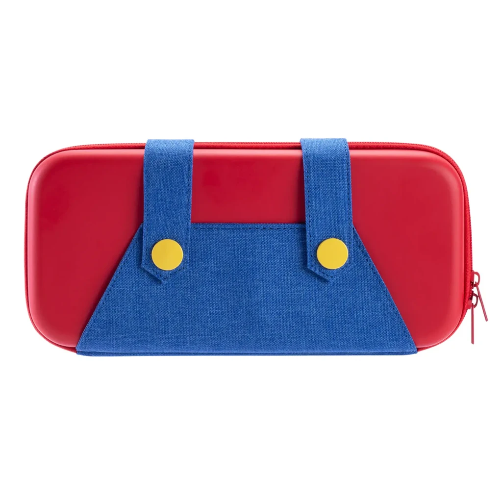 Funda FUNLAB Funcase for Switch 2, carcasa rígida roja con detalles azules tipo peto y dos botones amarillos, cierre con cremallera y diseño compacto - Ítem6