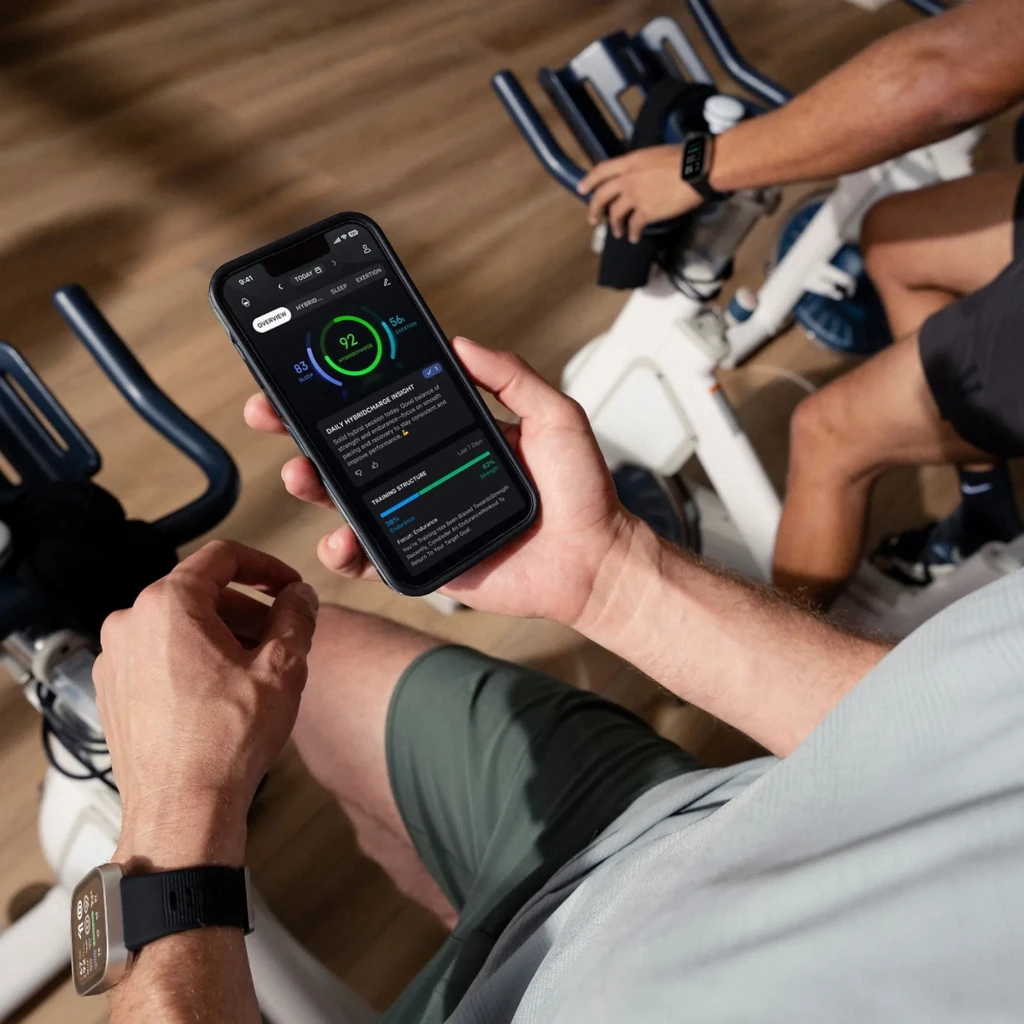 Amazfit Bip Max en gris carbón con pantalla AMOLED de 2,07 pulgadas, bordes redondeados y correa de silicona negra; muestra métricas de salud y batería en - Ítem3