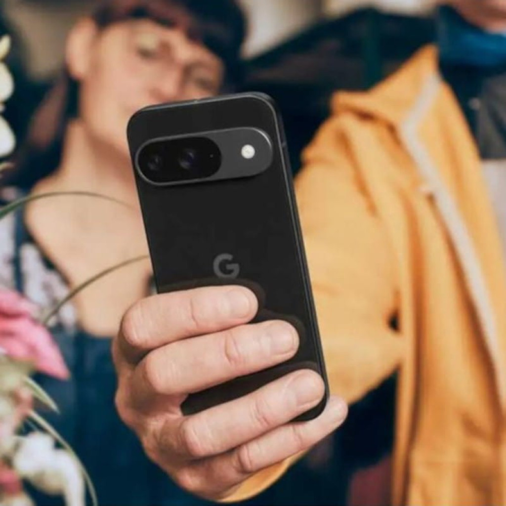 Google Pixel 9 5G 128GB Obsidiana renovado, estado excelente; pantalla OLED con bordes finos, cámara dual trasera horizontal y acabado negro mate elegante - Ítem1