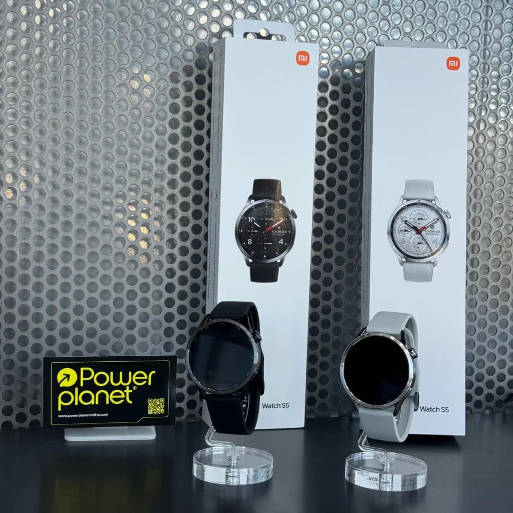 Smartwatch Xiaomi Watch S5 46 mm preto com caixa metálica, ecrã AMOLED 1,48 redondo, pulseira silicone, mostrador minimalista e acabamento premium