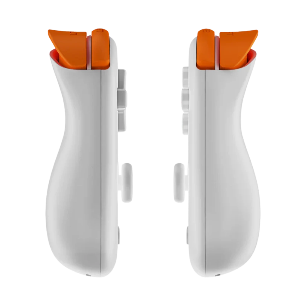 Consola portátil blanca con pantalla 5,5 pulgadas, botones A B X Y, cruceta izquierda y sticks duales; bordes y detalles en naranja contrastante - Ítem4