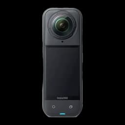 Caméra Insta360 X5 8K 360° noire nuit, boîtier étanche 15 m, grand écran tactile frontal, double optique fisheye, commandes tactiles et indicateur LED