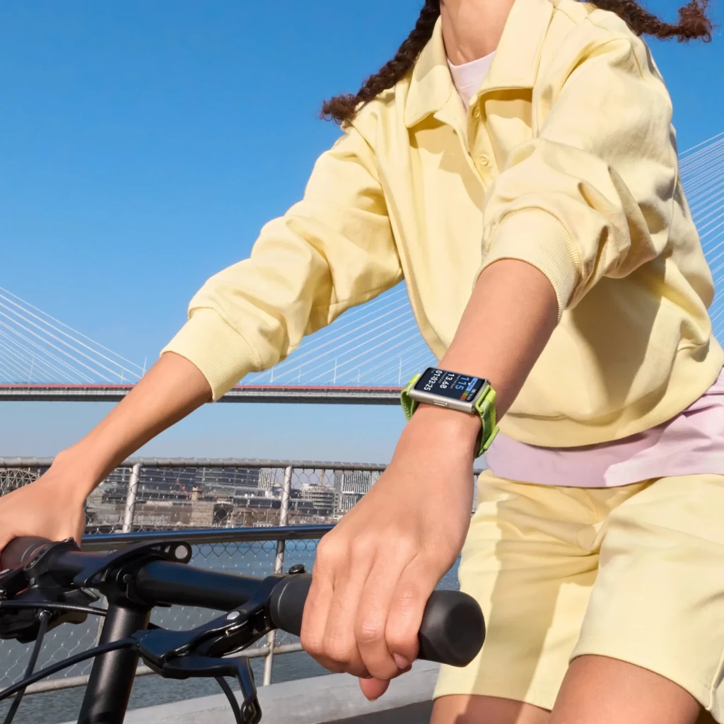 Huawei Band 11 Pro azul con pantalla AMOLED 1,62 pulgadas, caja plateada, botón lateral, correa de silicona ajustable y esfera con métricas de salud - Ítem2