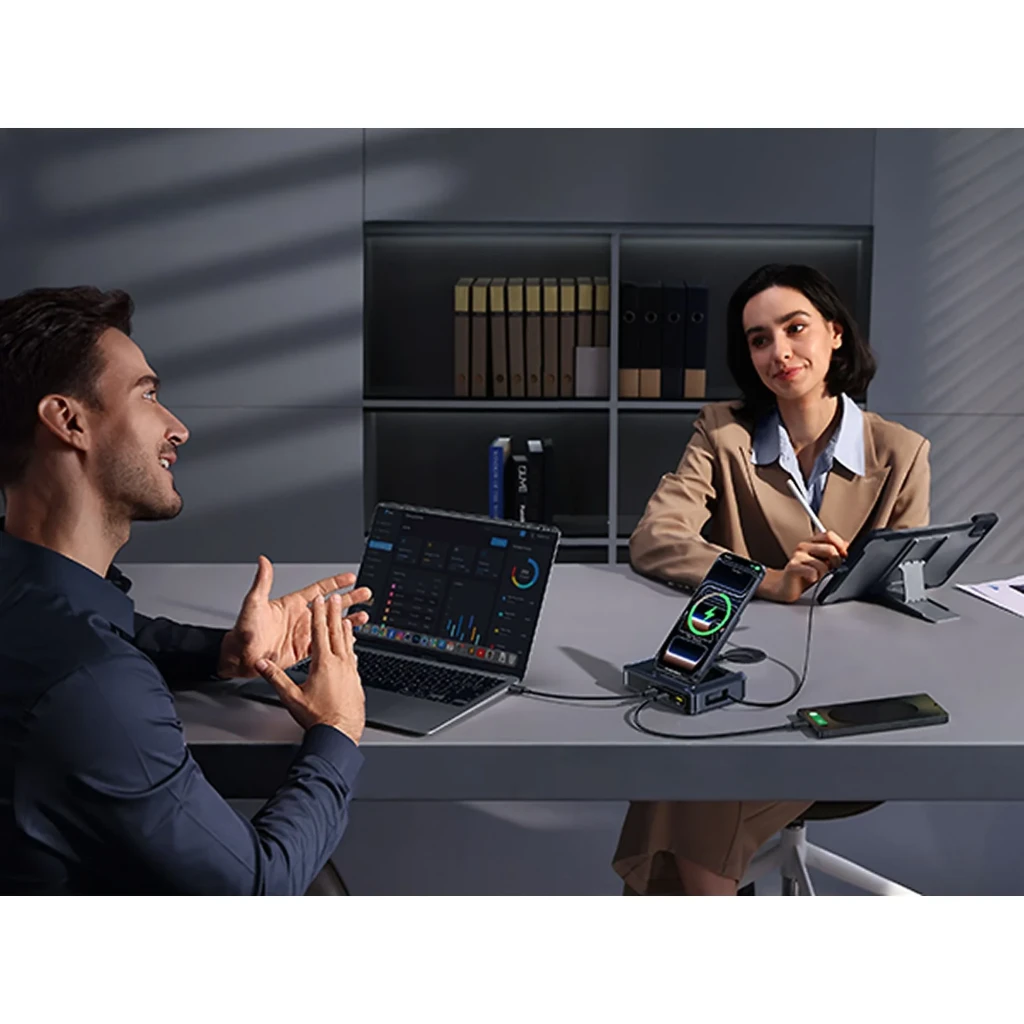 Cargador Baseus Nomos NH21 4 en 1 160W GaN con base negra, soporte magnético Qi2, 2 puertos USB C, 1 USB A y cable integrado USB C, diseño compacto y - Ítem3