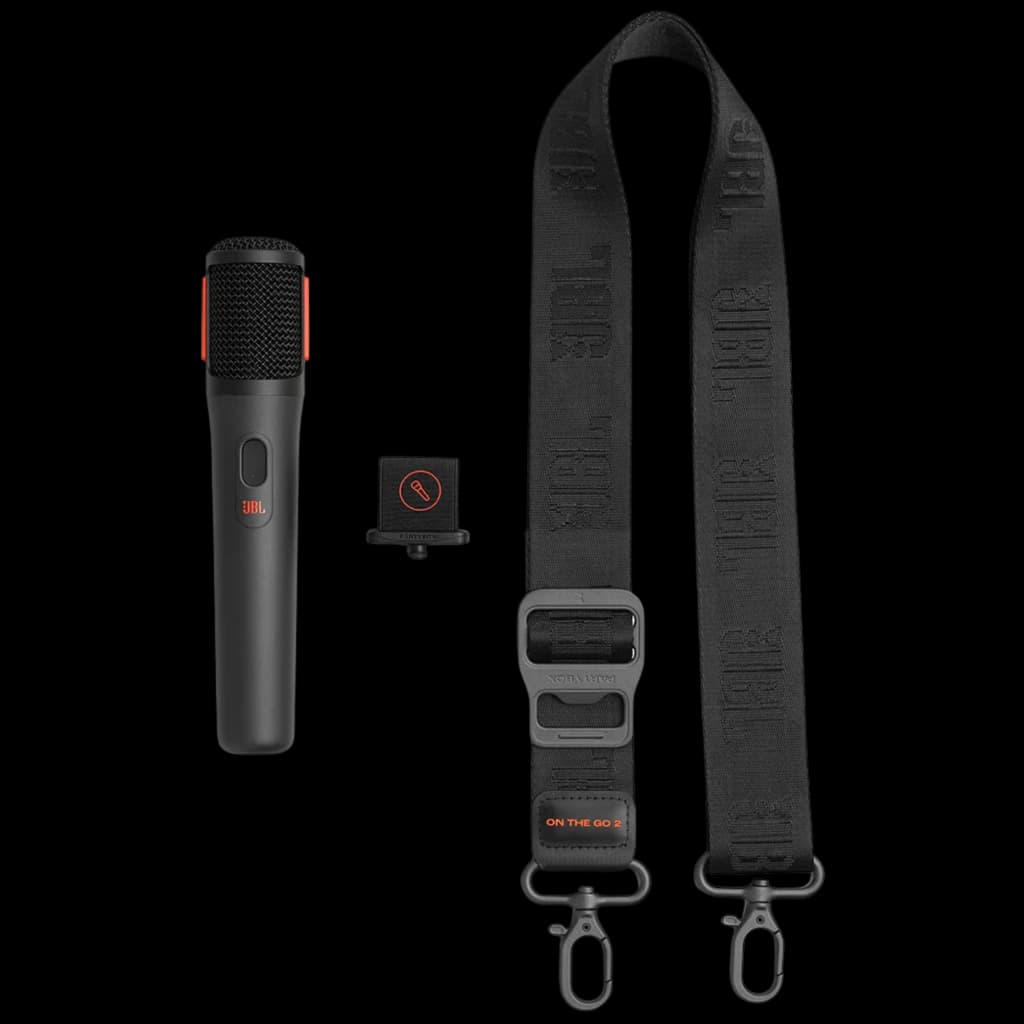Micro sans fil JBL noir avec accents orange, bouton muet dédié, clip de fixation et sangle de transport réglable JBL On-The-Go robuste et élégante