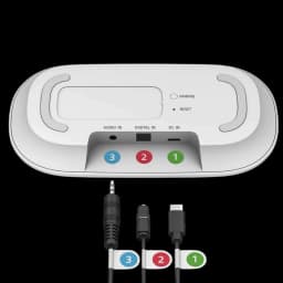 Base de carga blanca del Sony SRS-LSR200 con botones Pairing y Reset y puertos DC in USB C, Digital In óptico y Audio In 3.5 mm, diseño IPX2 compacto
