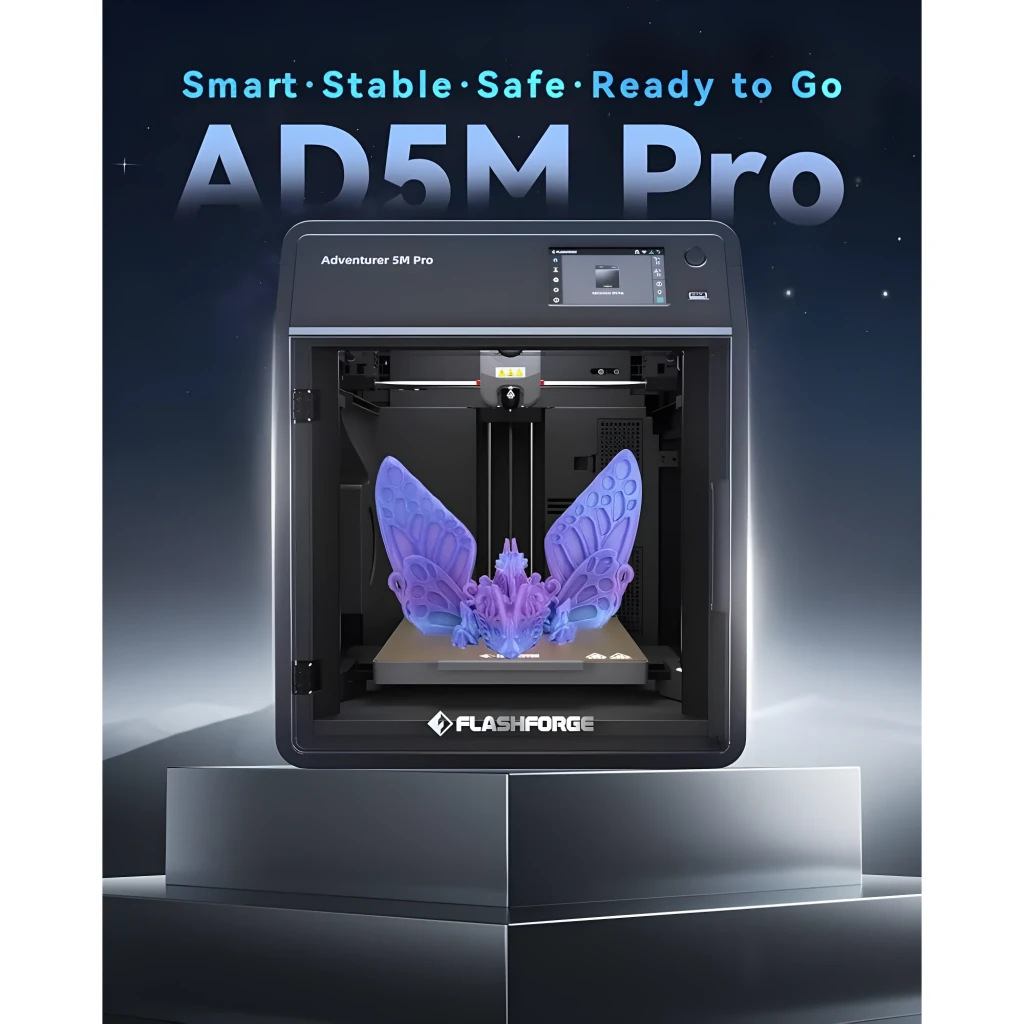 Impresora 3D Flashforge AD5M FDM con cabina cerrada, pantalla táctil, extrusor directo y volumen 220×220×220 mm; muestra modelo multicolor en la base - Ítem3