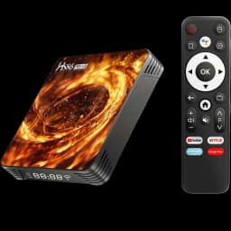 HS86 Pro13 TV box compacta com display LED frontal, acabamento preto e arte flamejante no topo, acompanhada de controle remoto com botões de apps e navegação