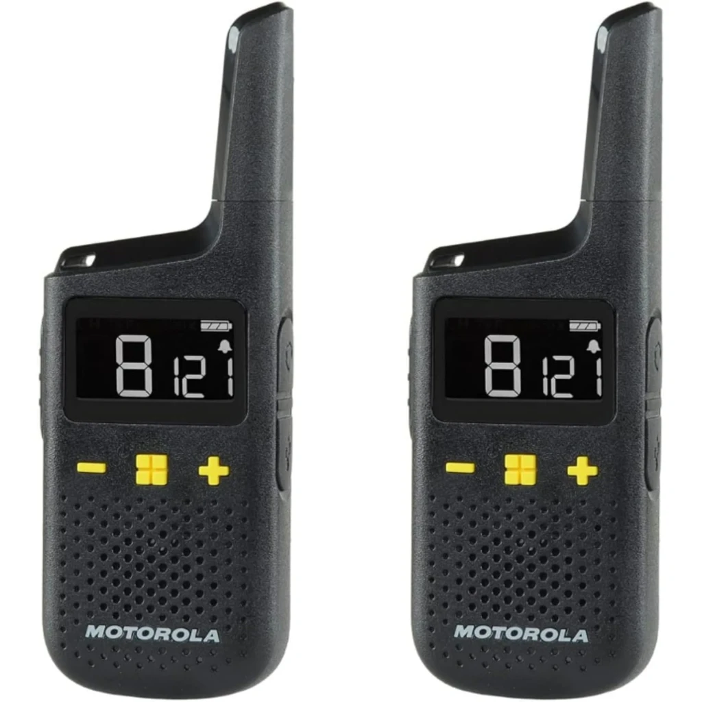 Walkie Talkie Motorola XT185 pack de 2, carcasa negra compacta, pantalla digital, botones amarillos + y -, altavoz frontal perforado, antena integrada - Ítem
