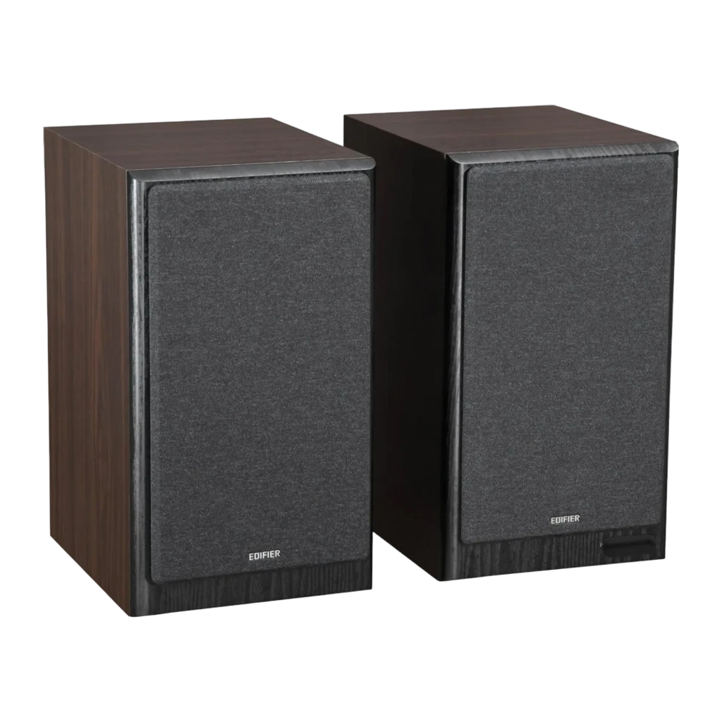 Par de altavoces de estantería negros con acabado en madera, rejilla textil removible y triple vía visible con woofer grande, midrange y tweeter frontal - Ítem4