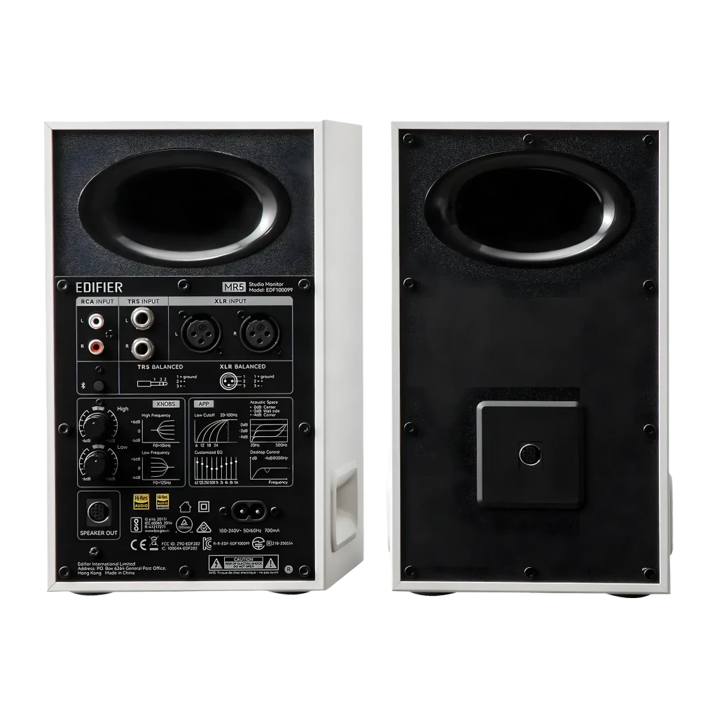 Par de monitores de estudio blancos con woofer y tweeter cobre, puerto frontal bass reflex, control frontal y LED, diseño compacto y minimalista - Ítem1