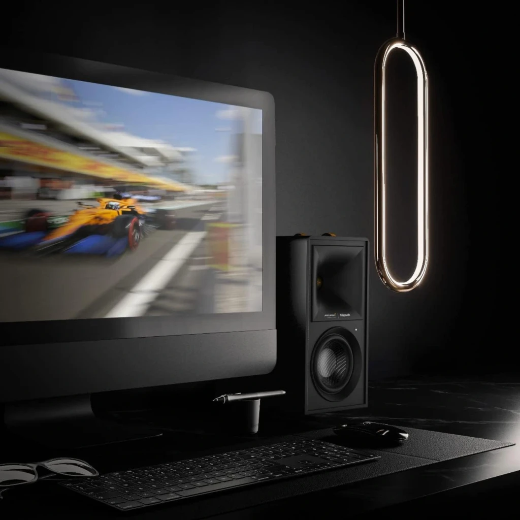 Klipsch The Fives McLaren Edition Bluetooth Preto Mate com dois alto-falantes compactos, detalhes laranja, botões superiores e controle remoto circular - Item6