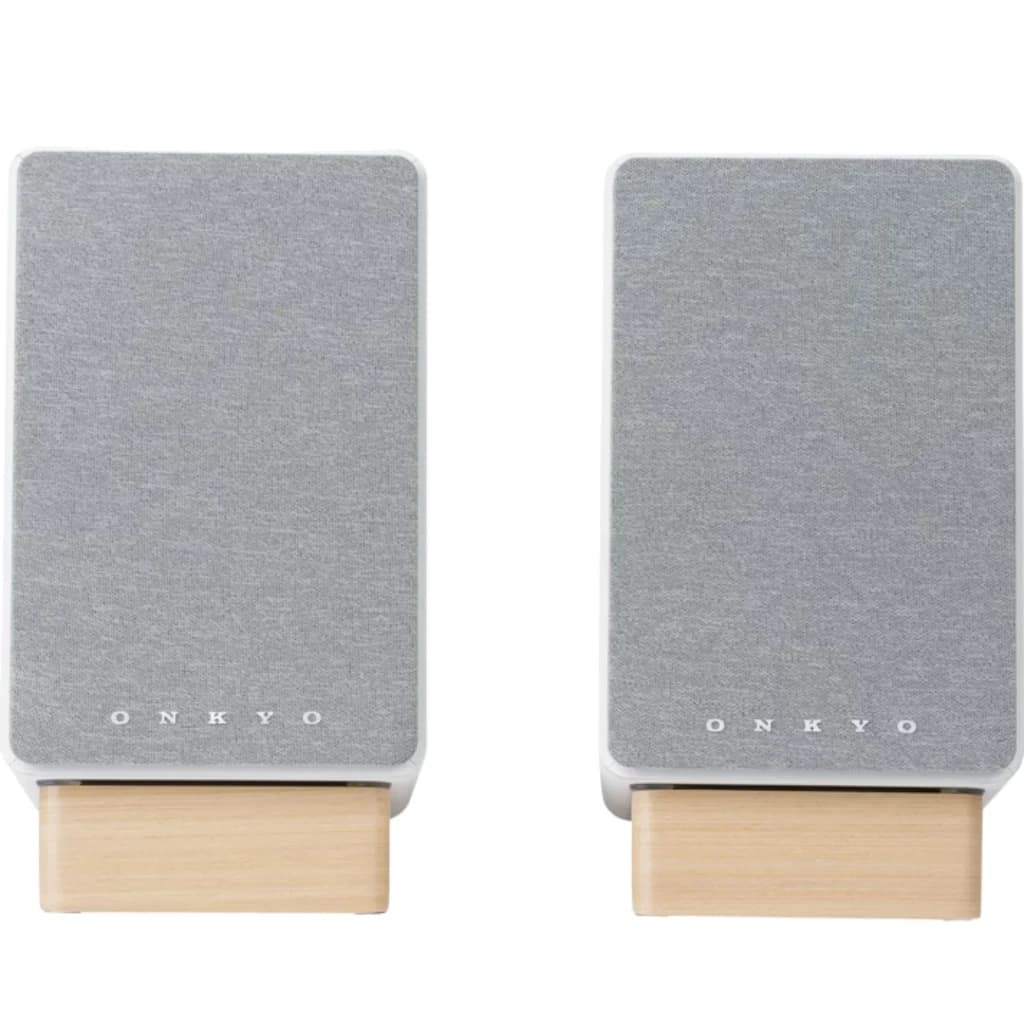 Parlantes Onkyo GX-30ARC Creator Speaker 2×25 W, color blanco con rejillas grises y base de madera clara, diseño minimalista y conexión Bluetooth