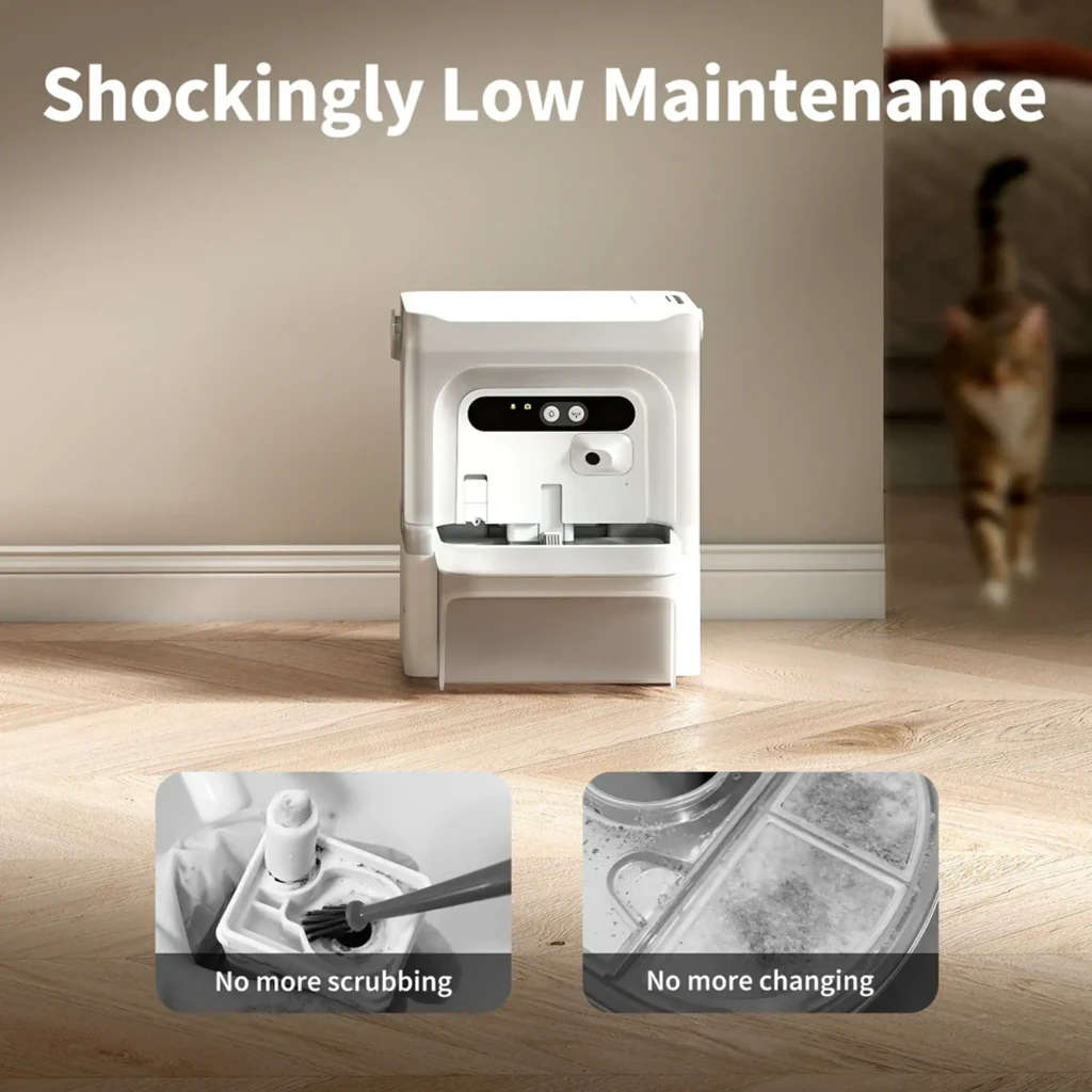 Fontaine blanche connectée avec bol en cascade, capteurs frontaux, badge garantie 2 ans et appli mobile affichée sur smartphone, design compact et anguleux - Ítem1