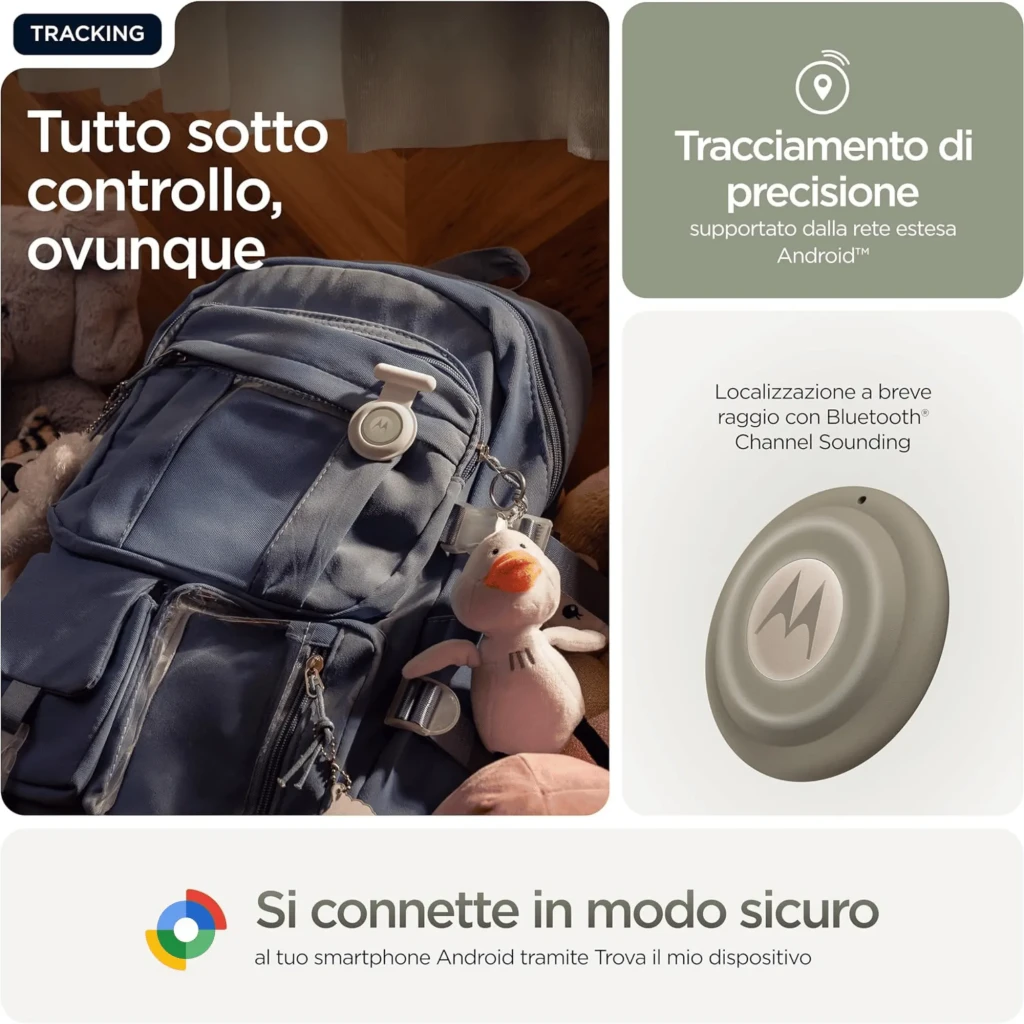 Motorola Moto Tag 2.0 PANTONE Laurel Oak em tom verde acinzentado, formato circular com logo M central, furo superior para cordão, acabamento fosco - Item2