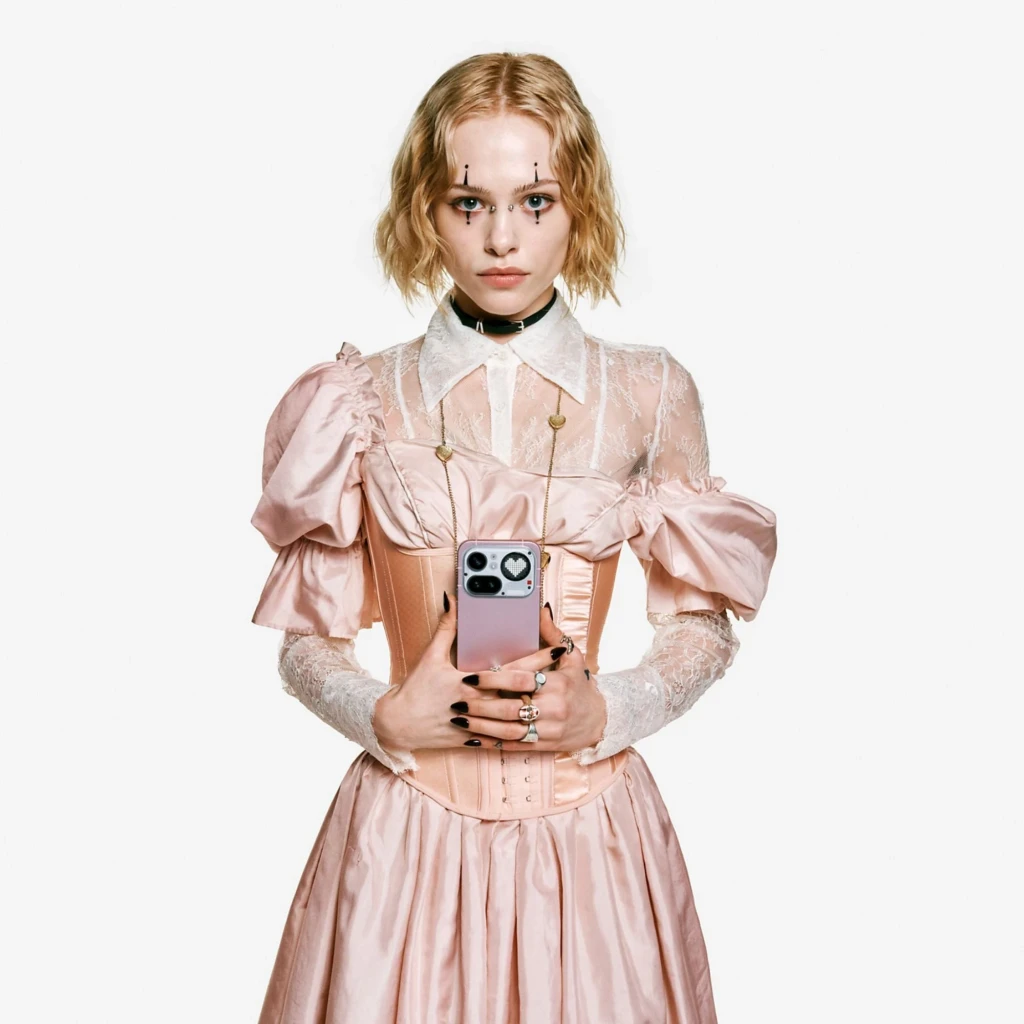 Nothing Phone 4a Pro 5G rosa con pantalla AMOLED 120 Hz, doble cámara trasera grande, módulo LED pixelado y frontal con perforación central - Ítem6