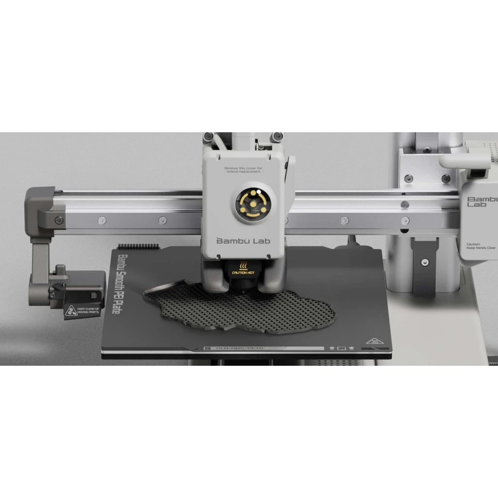 Bambu Lab A1 Mini Impressora 3D compacta com estrutura metálica, cabeçote com bico visível, e mesa aquecida plana; tela frontal e guias lineares robustas - Item4