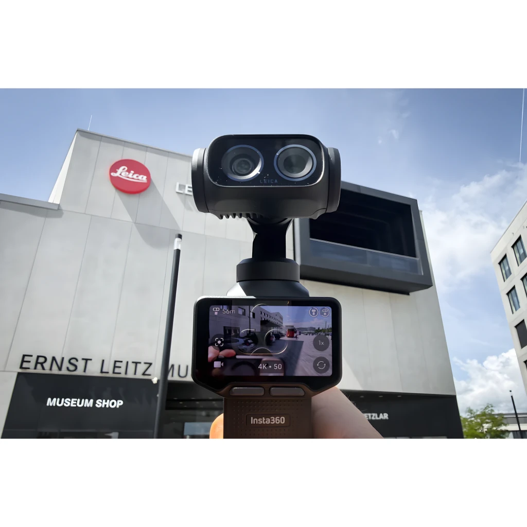 Poignée caméra avec écran, tête stabilisée à 3 axes, double optique Leica, commandes rouges et noires, design compact pour prises de vue fluides et - Ítem3