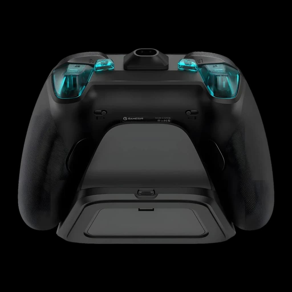 Mando GameSir G7 Pro 8K Aimlabs Edition Cian Inalámbrico visto por detrás con gatillos y botones superiores cian translúcidos, agarres texturizados y puerto