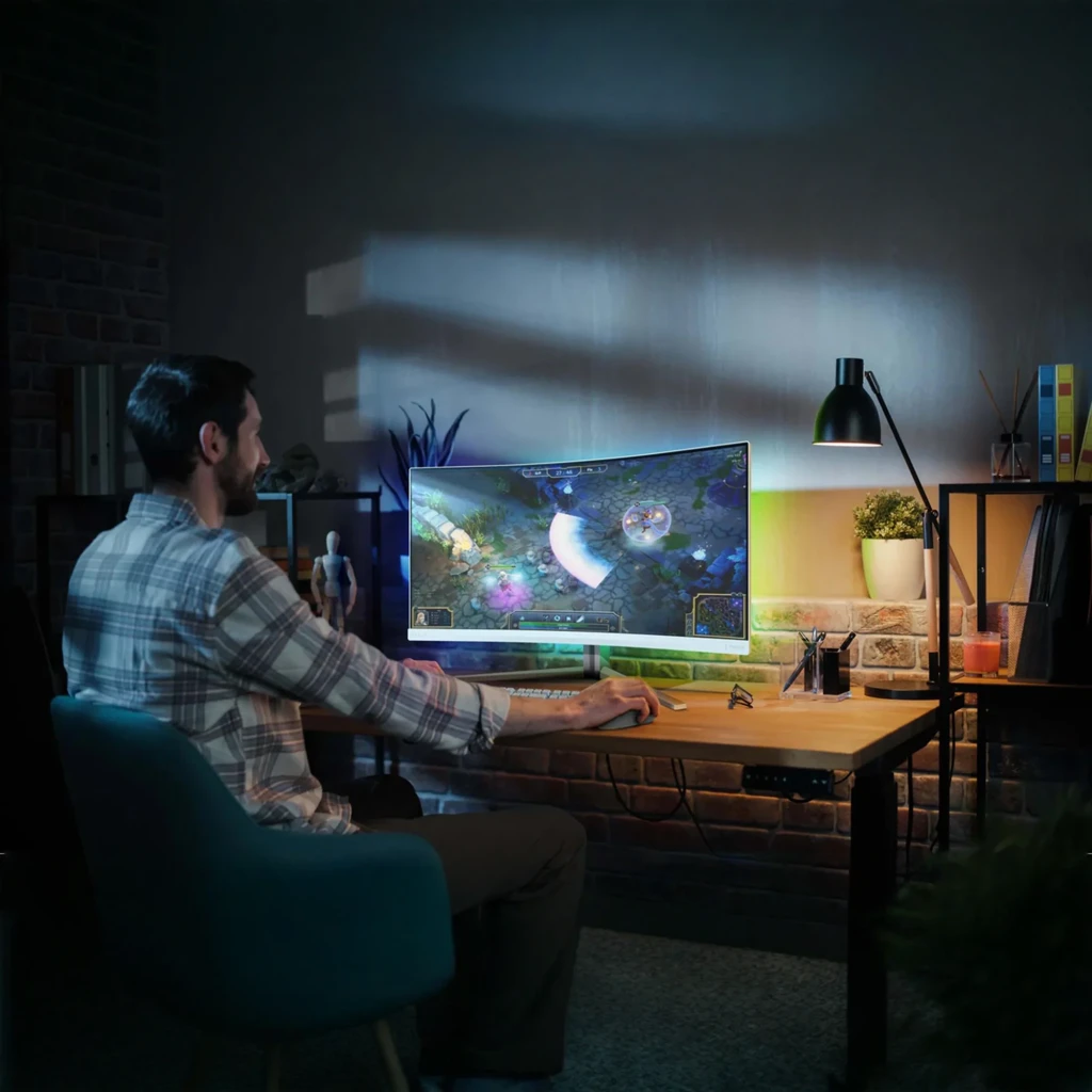 Philips Monitor Evnia 34M2C5501A 34 branco, vista frontal: tela ultralarga com cena de corrida e luzes de néon - Item7