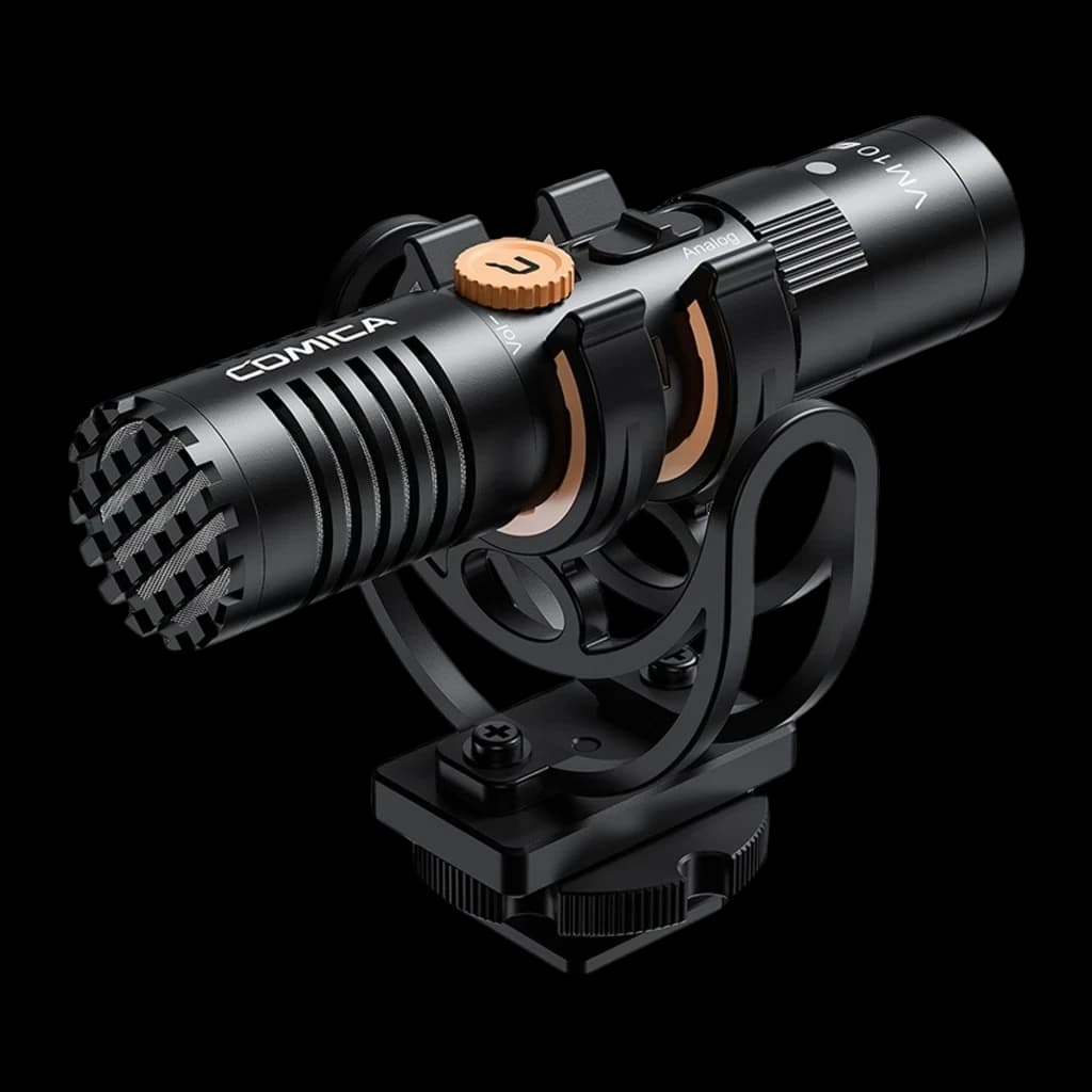 Microphone Comica VM10 Pro à condensateur, supercardioïde, corps métal noir, molette dorée, support anti-choc intégré, montage sur griffe, port USB-C