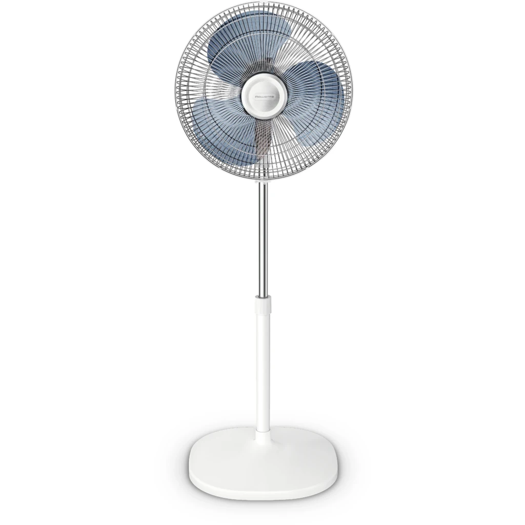 Ventilador de pie blanco con 3 aspas azules, rejilla metálica, base redonda estable y altura regulable; diseño limpio y moderno para enfriamiento doméstico - Ítem1