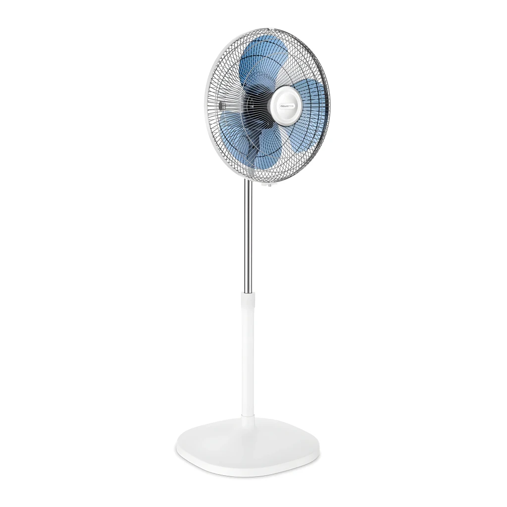 Ventilador de pie blanco con 3 aspas azules, rejilla metálica, base redonda estable y altura regulable; diseño limpio y moderno para enfriamiento doméstico - Ítem2
