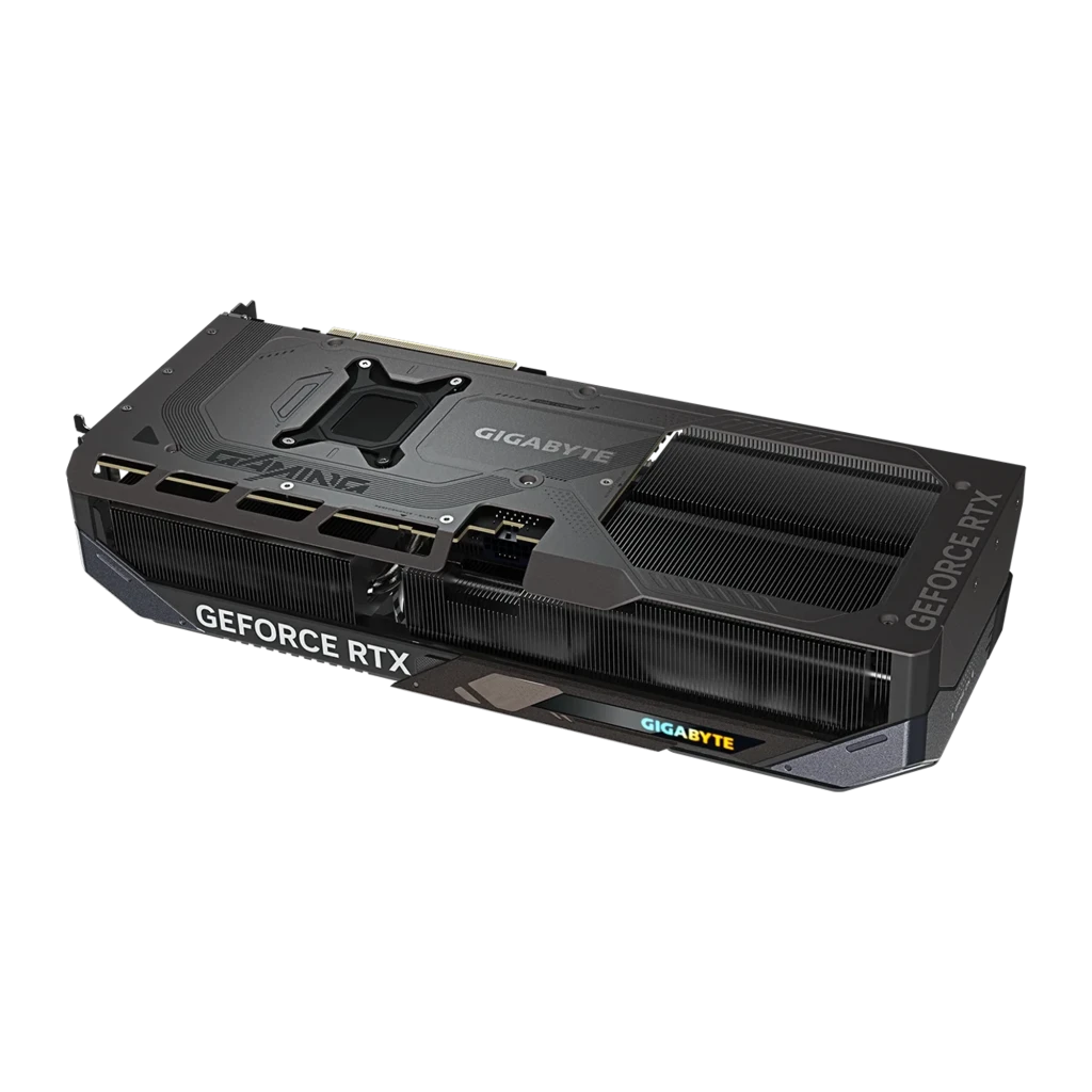 Gigabyte RTX 5070 Gaming OC 12GB Preto, vista secundária: placa gráfica com triplo ventilador e caixa do produto ao fundo - Item2