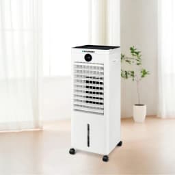 Climatiseur évaporatif Blaupunkt BP2024 blanc sur roulettes, façade à ailettes réglables, écran LED rond, poignée latérale et réservoir avec jauge