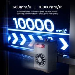 Imprimante 3D Longer LK10 FDM, module mobile gris avec ventilateur avant, affichage 500 mm/s et 10000 mm/s², design industriel et éclairage bleu dynamique