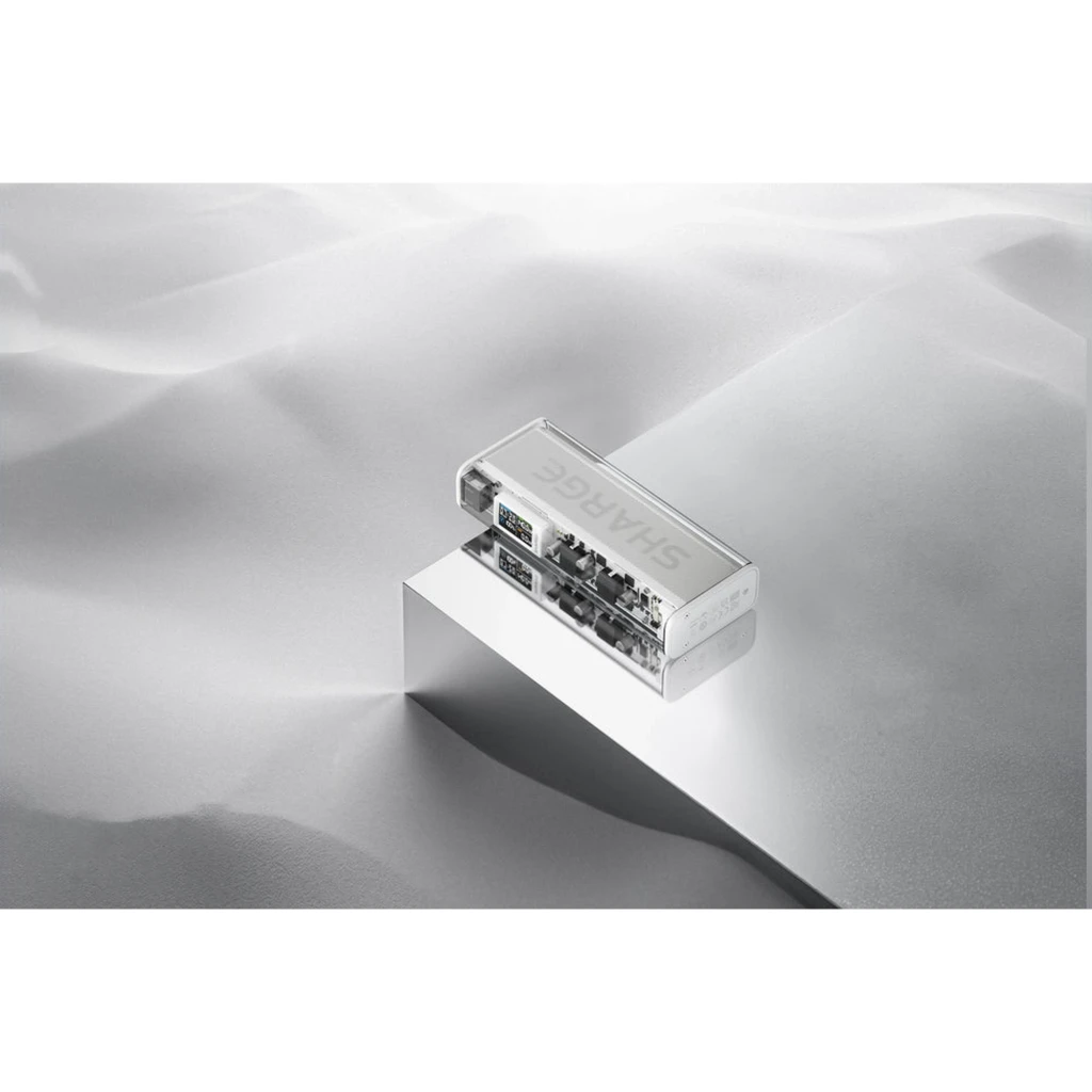 Batterie externe Shargeek 140 argent, boîtier transparent, écran LCD de statut, ports USB C et USB A, design rectangulaire compact et composants visibles - Ítem4