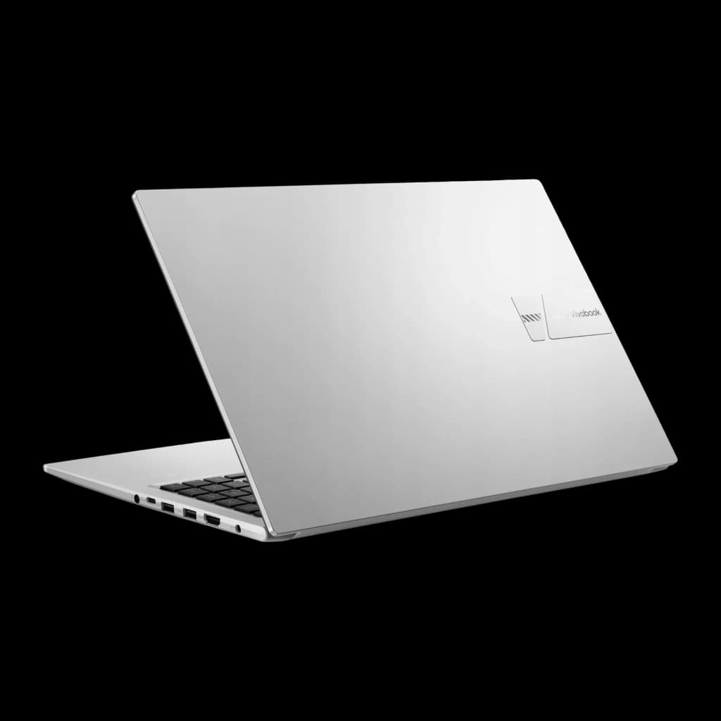 ASUS Vivobook 15 M1502YA 512GB Plata, vista trasera en ángulo: tapa plateada con logo Vivobook y puertos laterales visibles