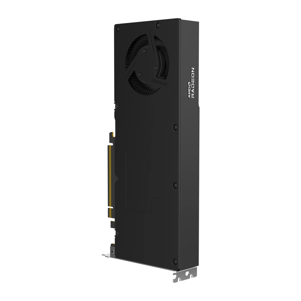 XFX Radeon RX 9700 AI Pro 32GB GDDR6 negro, vista trasera en ángulo: backplate liso, ventilador y conector PCIe dorado - Ítem1